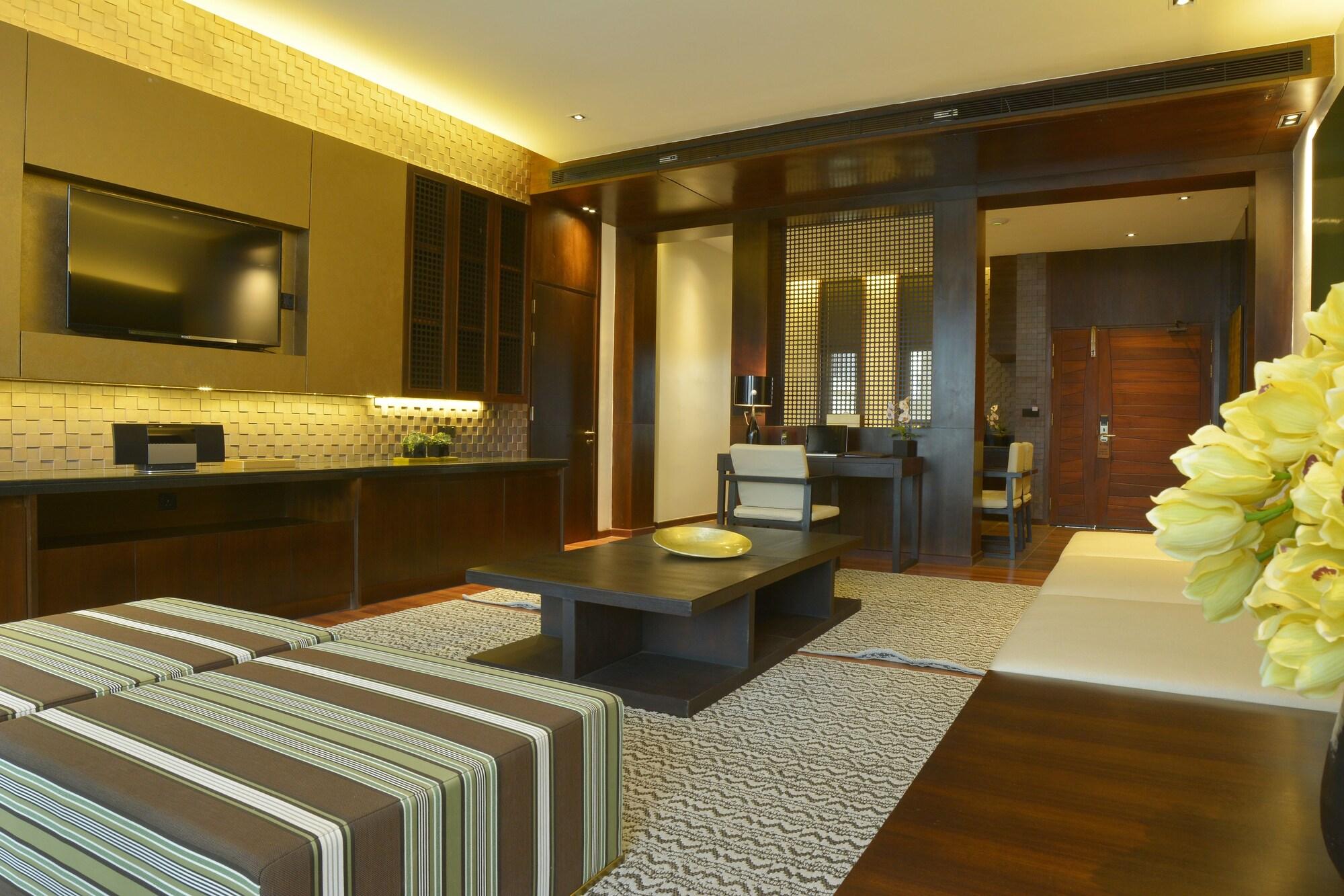 Emerald Palace Hotel Naypyidaw Экстерьер фото